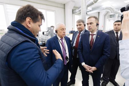 12 февраля кандидат в Президенты от КПРФ Николай Харитонов работает в Калуге