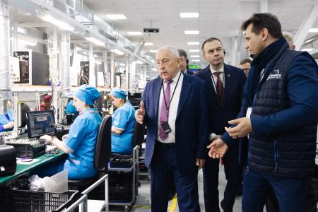 12 февраля кандидат в Президенты от КПРФ Николай Харитонов работает в Калуге