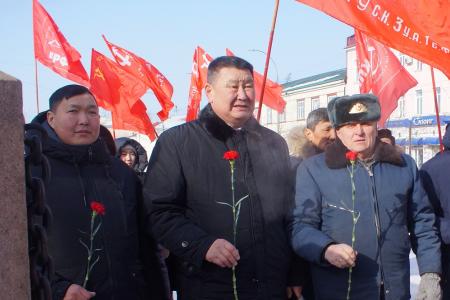 Коммунисты Бурятии провели акцию, посвященную   106-ой годовщине со дня рождения Рабоче-Крестьянской Красной Армии