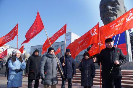 Коммунисты Бурятии провели акцию, посвященную   106-ой годовщине со дня рождения Рабоче-Крестьянской Красной Армии