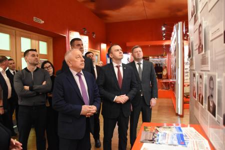 Кандидат в Президенты России от КПРФ Николай Харитонов посетил Красноярский машиностроительный завод