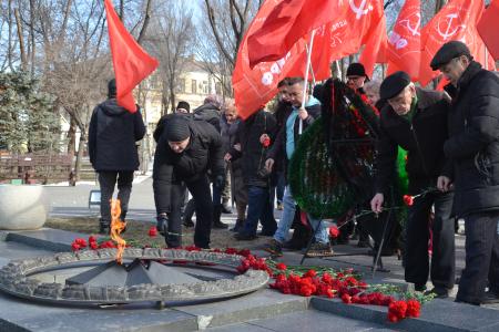 Астраханские коммунисты отметили 106-ю годовщину создания Красной Армии