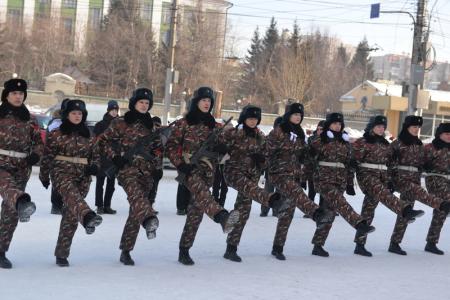 В Новосибирске возложили цветы к памятнику Борису Богаткову в честь Дня Советской армии