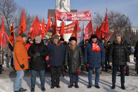 В Новосибирске отметили День Советской армии шествием и митингом