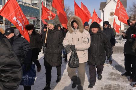 В Новосибирске отметили День Советской армии шествием и митингом