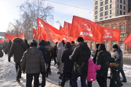 В Новосибирске отметили День Советской армии шествием и митингом