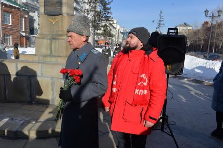 В Новосибирске отметили День Советской армии шествием и митингом