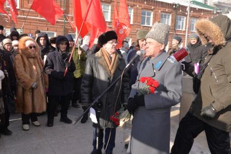 В Новосибирске отметили День Советской армии шествием и митингом
