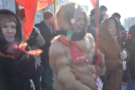 В Новосибирске отметили День Советской армии шествием и митингом