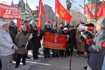 В Новосибирске отметили День Советской армии шествием и митингом