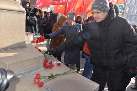 В Новосибирске отметили День Советской армии шествием и митингом