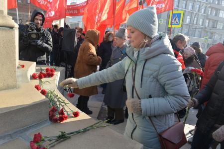 В Новосибирске отметили День Советской армии шествием и митингом