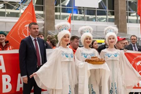 Кандидат в Президенты от КПРФ Николай Харитонов прибыл с рабочим визитом в Красноярск