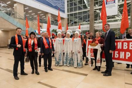 Кандидат в Президенты от КПРФ Николай Харитонов прибыл с рабочим визитом в Красноярск