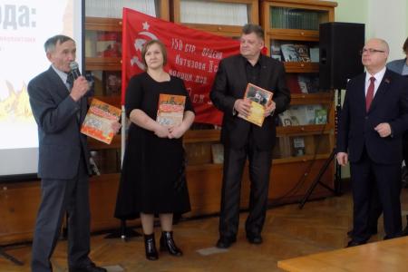 В Воронеже депутат Госдумы Сергей Гаврилов презентовал книгу о героизме мирных жителей во время Великой Отечественной войны