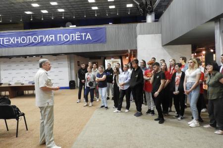Депутат Госдумы Сергей Гаврилов встретился с учащимися и преподавателями Воронежского индустриального колледжа