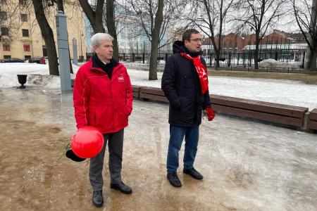Коммунисты города трех революций встретили День создания РККА у «Авроры»