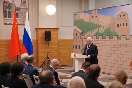 «Идти рука об руку».   Иван Мельников выступил на собрании,   посвящённом вкладу СССР в становление КНР