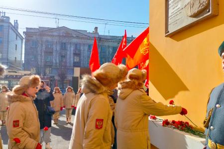 Коммунисты Забайкалья почтили память героев в 106-ю годовщину Красной Армии