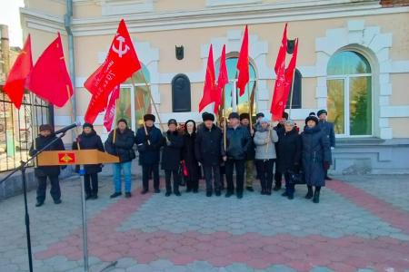 Коммунисты Забайкалья почтили память героев в 106-ю годовщину Красной Армии