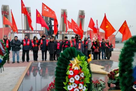 Коммунисты Забайкалья почтили память героев в 106-ю годовщину Красной Армии