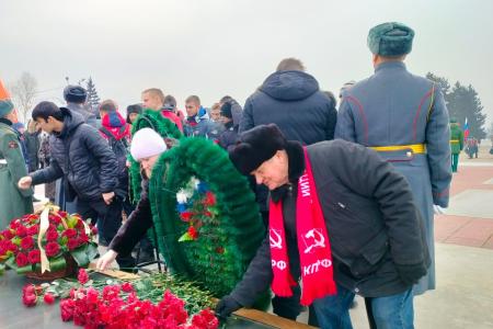 Коммунисты Забайкалья почтили память героев в 106-ю годовщину Красной Армии