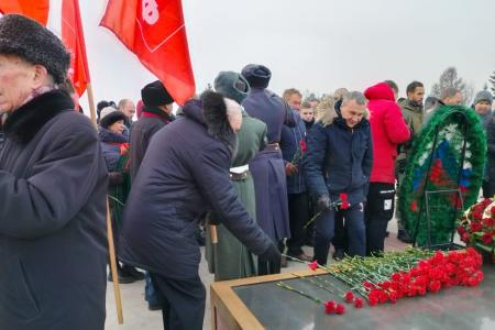 Коммунисты Забайкалья почтили память героев в 106-ю годовщину Красной Армии