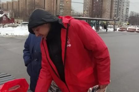 Москва. Коммунистическую прессу - в массы!
