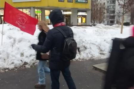 Москва. Коммунистическую прессу - в массы!
