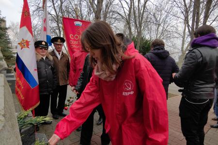 Севастополь почтил память героев Сталинградской битвы