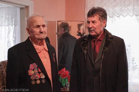 Ветеранам ВОВ освобождённого Станично-Луганского района доставлена гуманитарная помощь от КПРФ