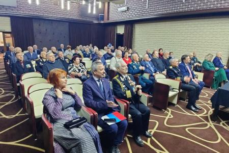 Калининградские коммунисты поздравили Совет ветеранов с Днем Красной Армии и Военно-Морского Флота