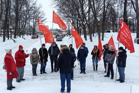 В День рождения Рабоче-Крестьянской Красной Армии коммунисты города Иваново поздравляли жителей с праздником