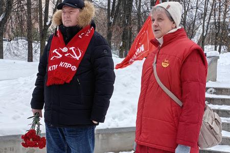В День рождения Рабоче-Крестьянской Красной Армии коммунисты города Иваново поздравляли жителей с праздником