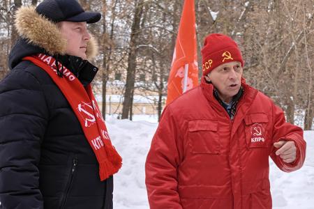 В День рождения Рабоче-Крестьянской Красной Армии коммунисты города Иваново поздравляли жителей с праздником