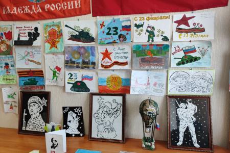 При поддержке КПРФ женское движение а Луганске провело детскую выставку ко Дню Красной Армии