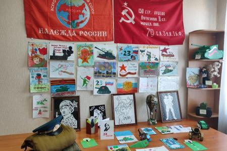 При поддержке КПРФ женское движение а Луганске провело детскую выставку ко Дню Красной Армии