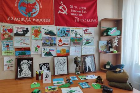 При поддержке КПРФ женское движение а Луганске провело детскую выставку ко Дню Красной Армии
