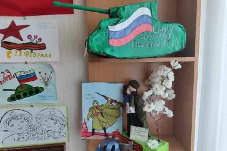 При поддержке КПРФ женское движение а Луганске провело детскую выставку ко Дню Красной Армии