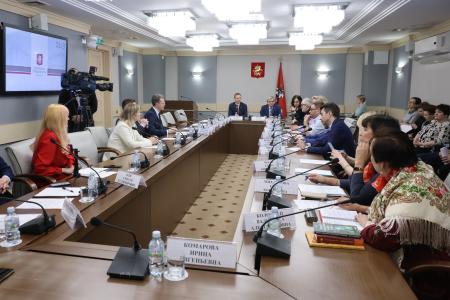 Телевидение и кинопродукцию необходимо брать под общественный контроль
