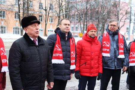 Кандидат в Президенты от КПРФ Николай Харитонов в Ярославле призвал заняться восстановлением хлопководства и станкостроения