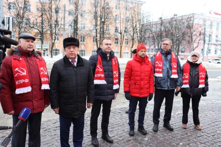 Кандидат в Президенты от КПРФ Николай Харитонов в Ярославле призвал заняться восстановлением хлопководства и станкостроения