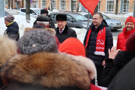 Кандидат в Президенты от КПРФ Николай Харитонов в Ярославле призвал заняться восстановлением хлопководства и станкостроения