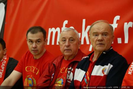 «КПРФ! Спорт! Победа!». Н.М. Харитонов и Г.А. Зюганов посетили тренировку и матч с участием команды КПРФ по мини-футболу