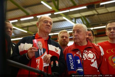 «КПРФ! Спорт! Победа!». Н.М. Харитонов и Г.А. Зюганов посетили тренировку и матч с участием команды КПРФ по мини-футболу