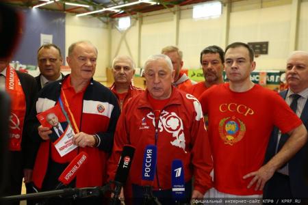 «КПРФ! Спорт! Победа!». Н.М. Харитонов и Г.А. Зюганов посетили тренировку и матч с участием команды КПРФ по мини-футболу