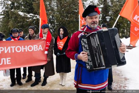 12 февраля кандидат в Президенты от КПРФ Николай Харитонов работает в Калуге