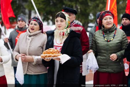 12 февраля кандидат в Президенты от КПРФ Николай Харитонов работает в Калуге