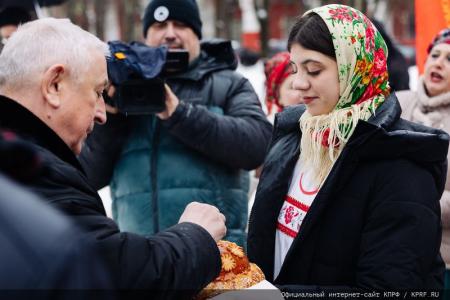 12 февраля кандидат в Президенты от КПРФ Николай Харитонов работает в Калуге