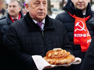 12 февраля кандидат в Президенты от КПРФ Николай Харитонов работает в Калуге